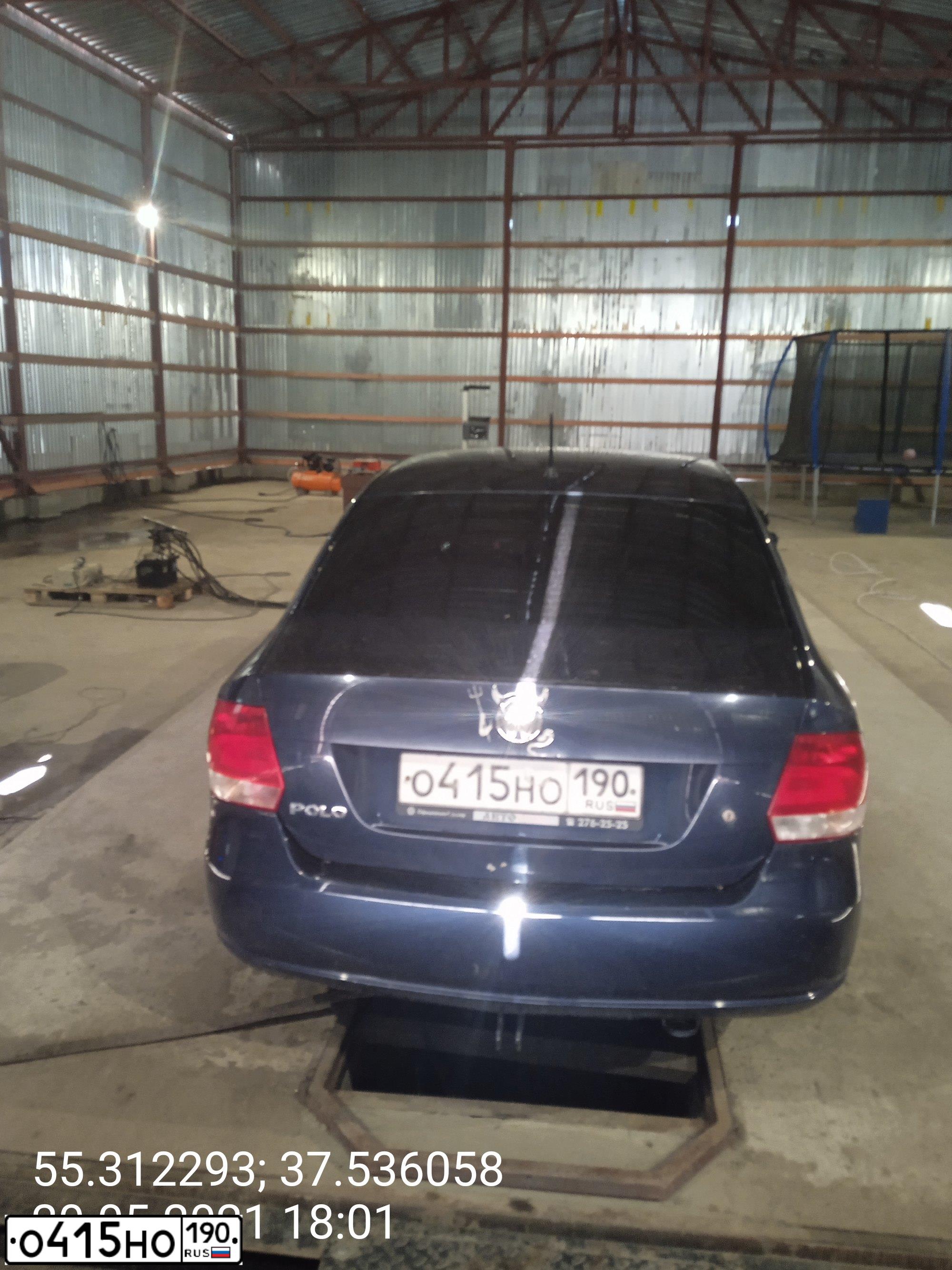 Фото автомобиля VOLKSWAGEN POLO, 2011 — госномер О415НО190. Цвет: СИНИЙ