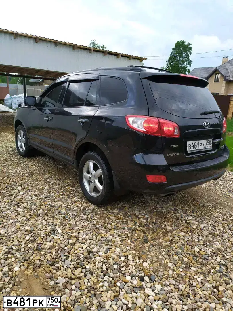 Фото автомобиля HYUNDAI SANTA FE, 2008 — госномер У847ОТ199. Цвет: ЧЕРНЫЙ