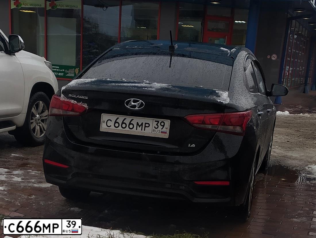 Фото автомобиля HYUNDAI SOLARIS, 2018 — госномер С666МР39. Цвет: ЧЕРНЫЙ