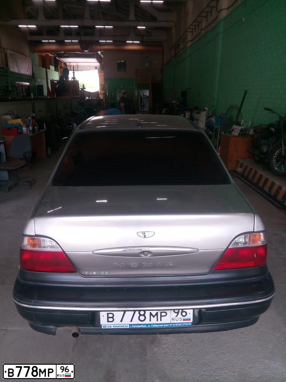 Фото автомобиля DAEWOO NEXIA, 2006 — госномер В778МР96. Цвет: СВЕТЛО СЕРЫЙ