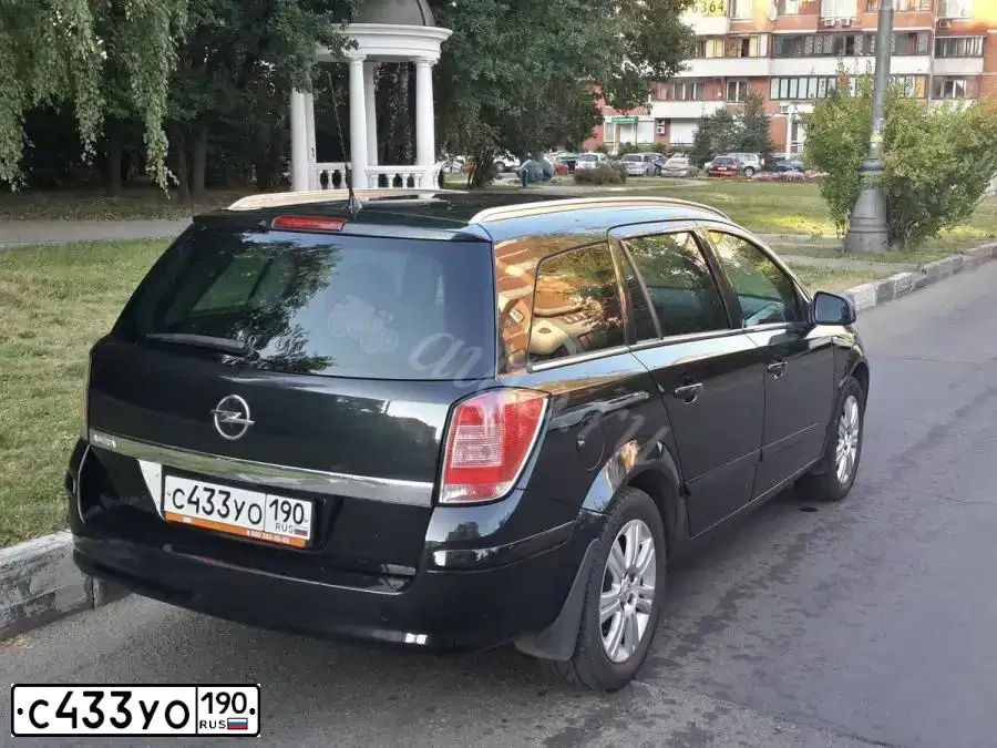 Фото автомобиля OPEL ASTRA, 2012 — госномер А074КЕ50. Цвет: ЧЕРНЫЙ