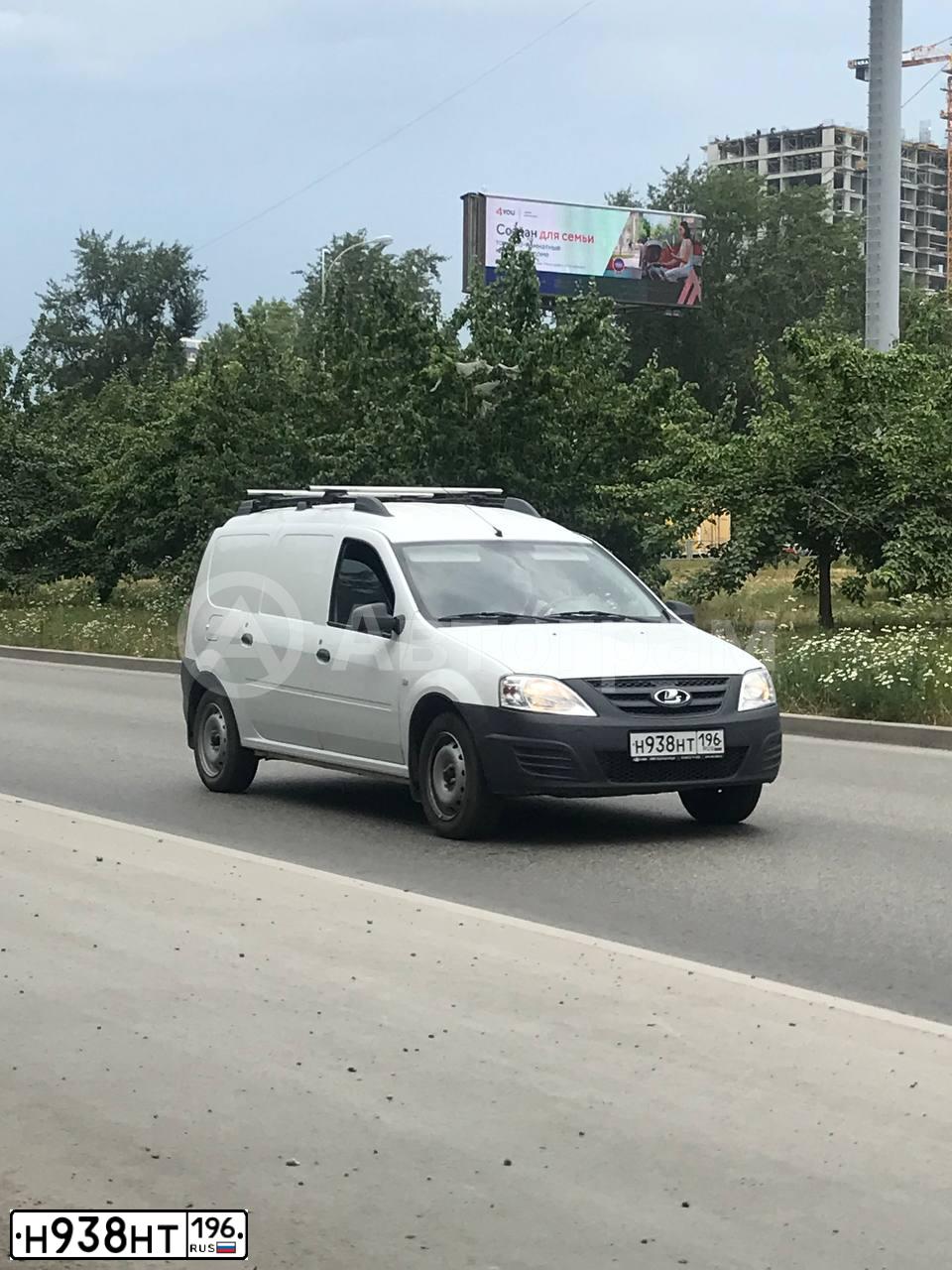Фото автомобиля SKODA RAPID, 2021 — госномер Н983НТ196. Цвет: Белый