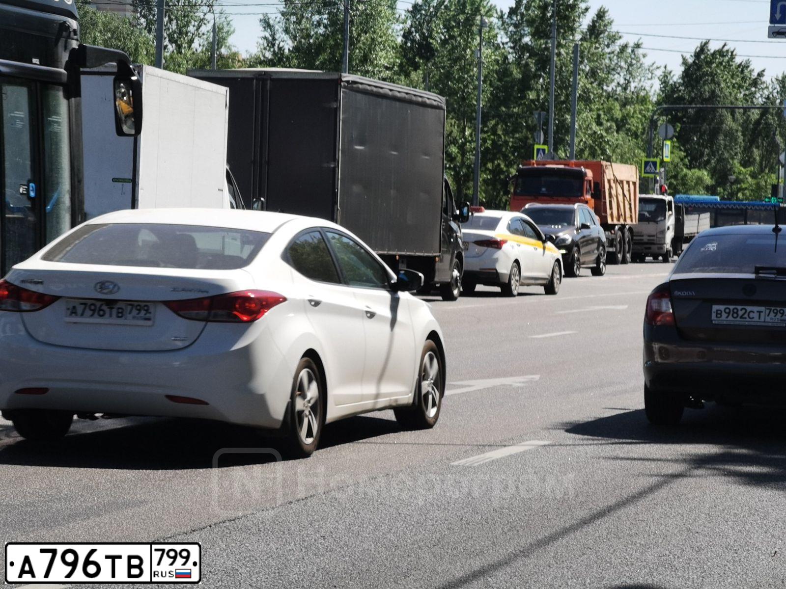 Фото автомобиля HYUNDAI ELANTRA, 2013 — госномер А796ТВ799. Цвет: Белый