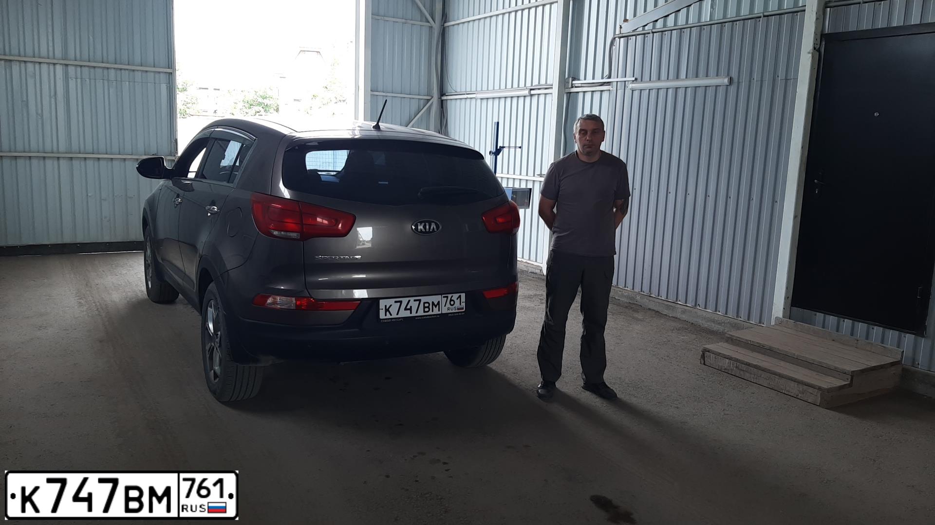 Фото автомобиля KIA SPORTAGE, 2015 — госномер К747ВМ761. Цвет: Коричневый