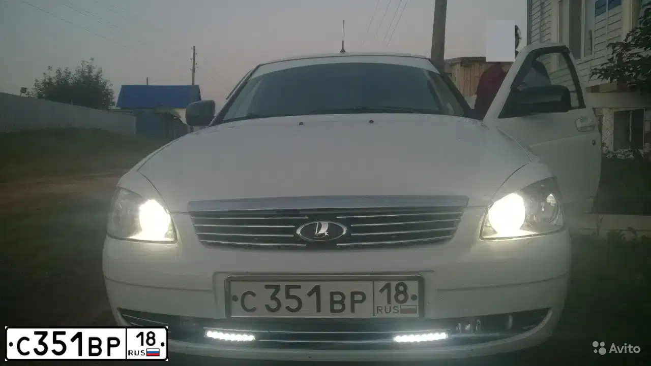 Фото автомобиля LADA 2172 PRIORA, 2010 — госномер М483СТ18. Цвет: Белый
