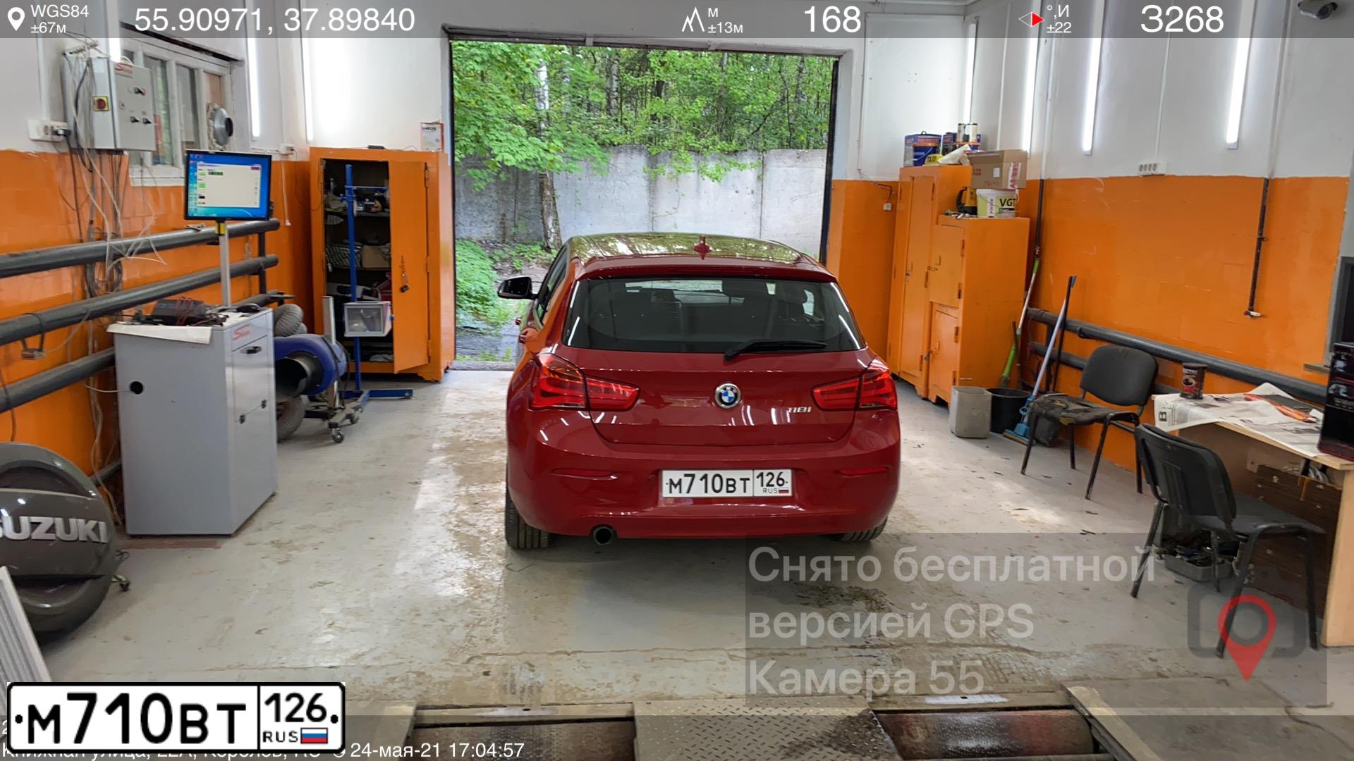 Фото автомобиля BMW SERIE 1, 2017 — госномер О006КХ26. Цвет: Красный