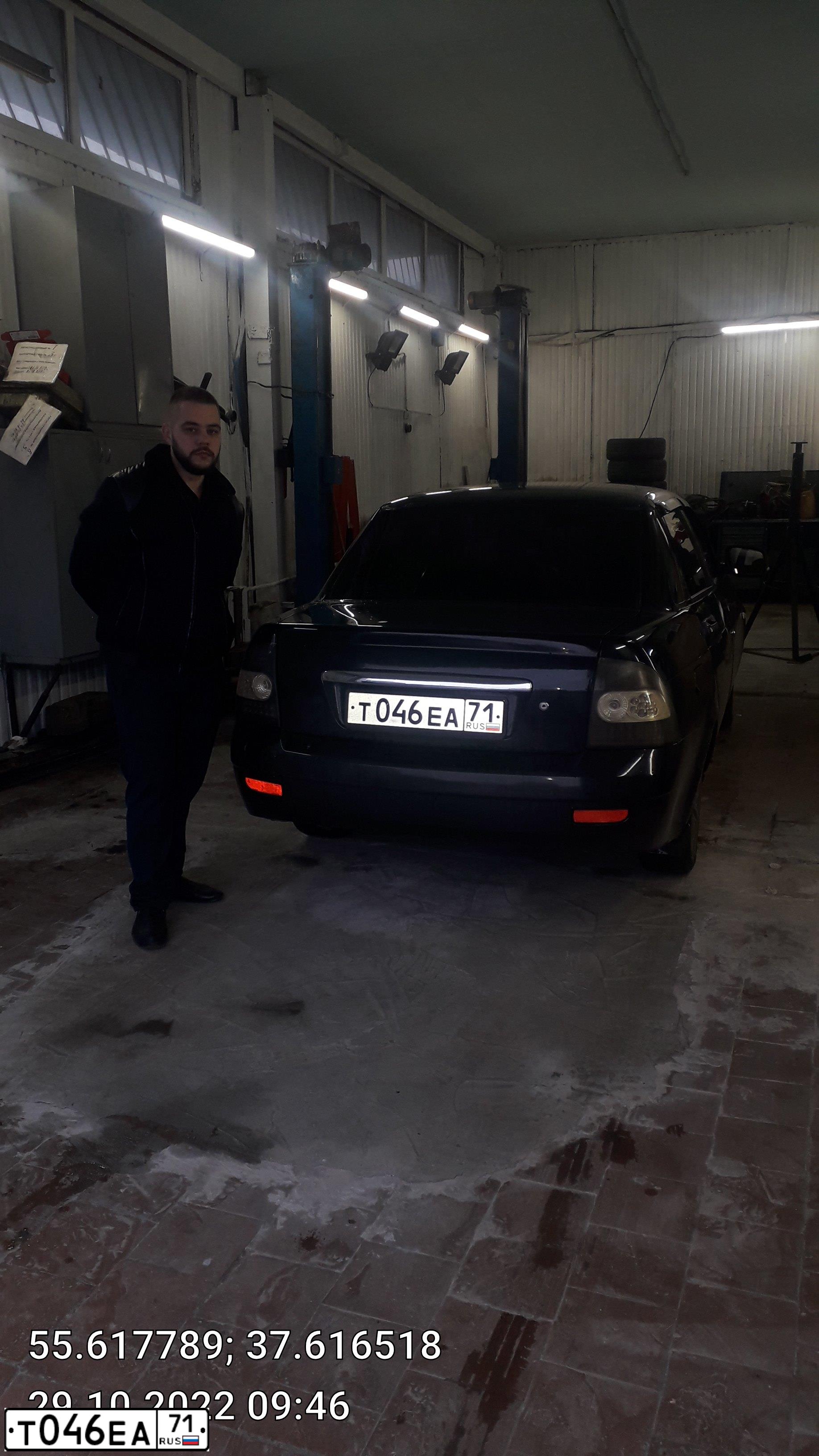 Фото автомобиля LADA PRIORA, 2011 — госномер У604КУ136. Цвет: Сине-Черный