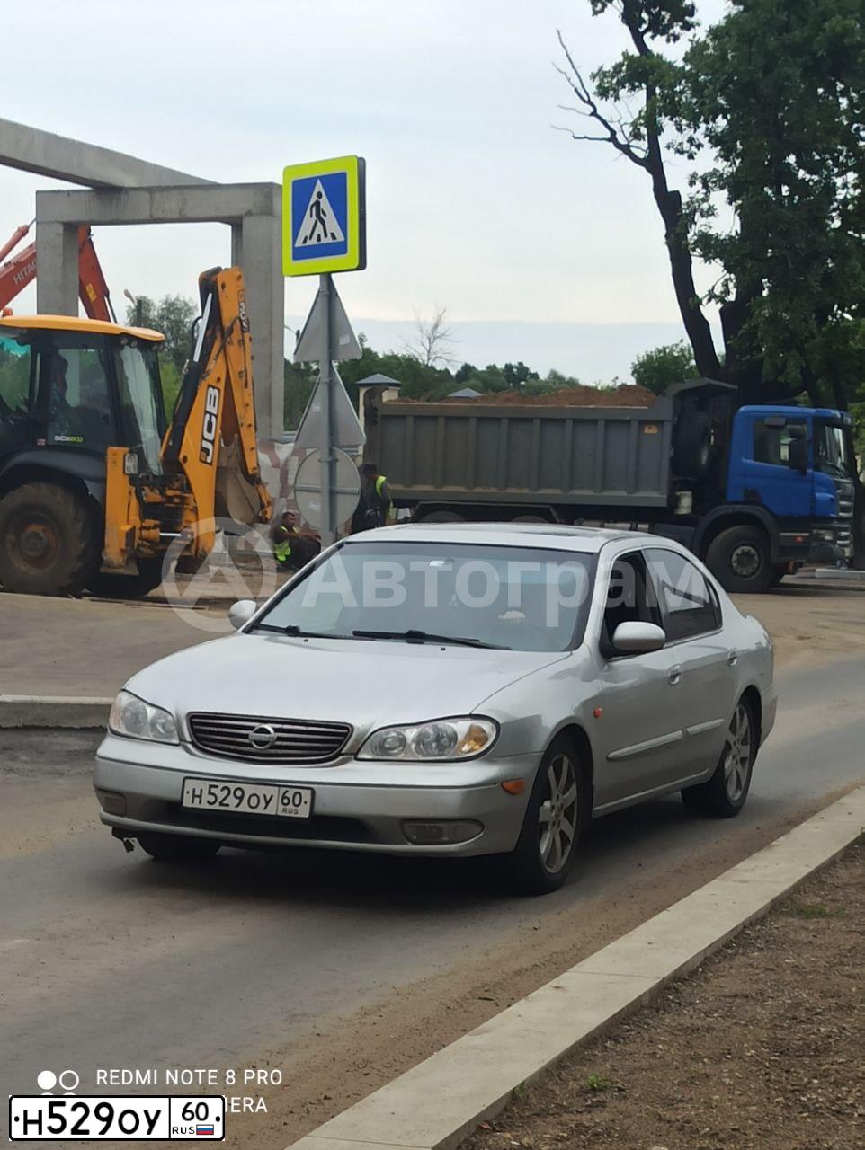 Фото автомобиля NISSAN MAXIMA, 2004 — госномер Е507ОТ790. Цвет: Серебристый