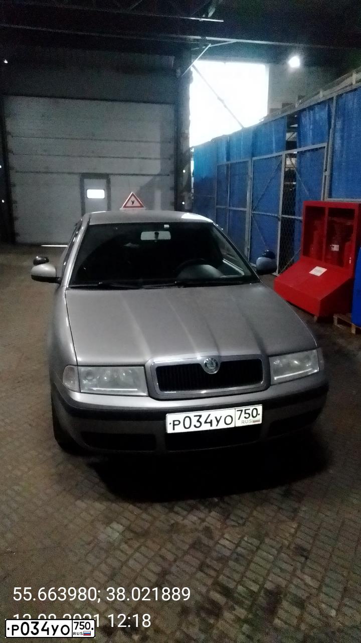 Фото автомобиля SKODA OCTAVIA, 2010 — госномер Р034УО750. Цвет: СЕРЫЙ
