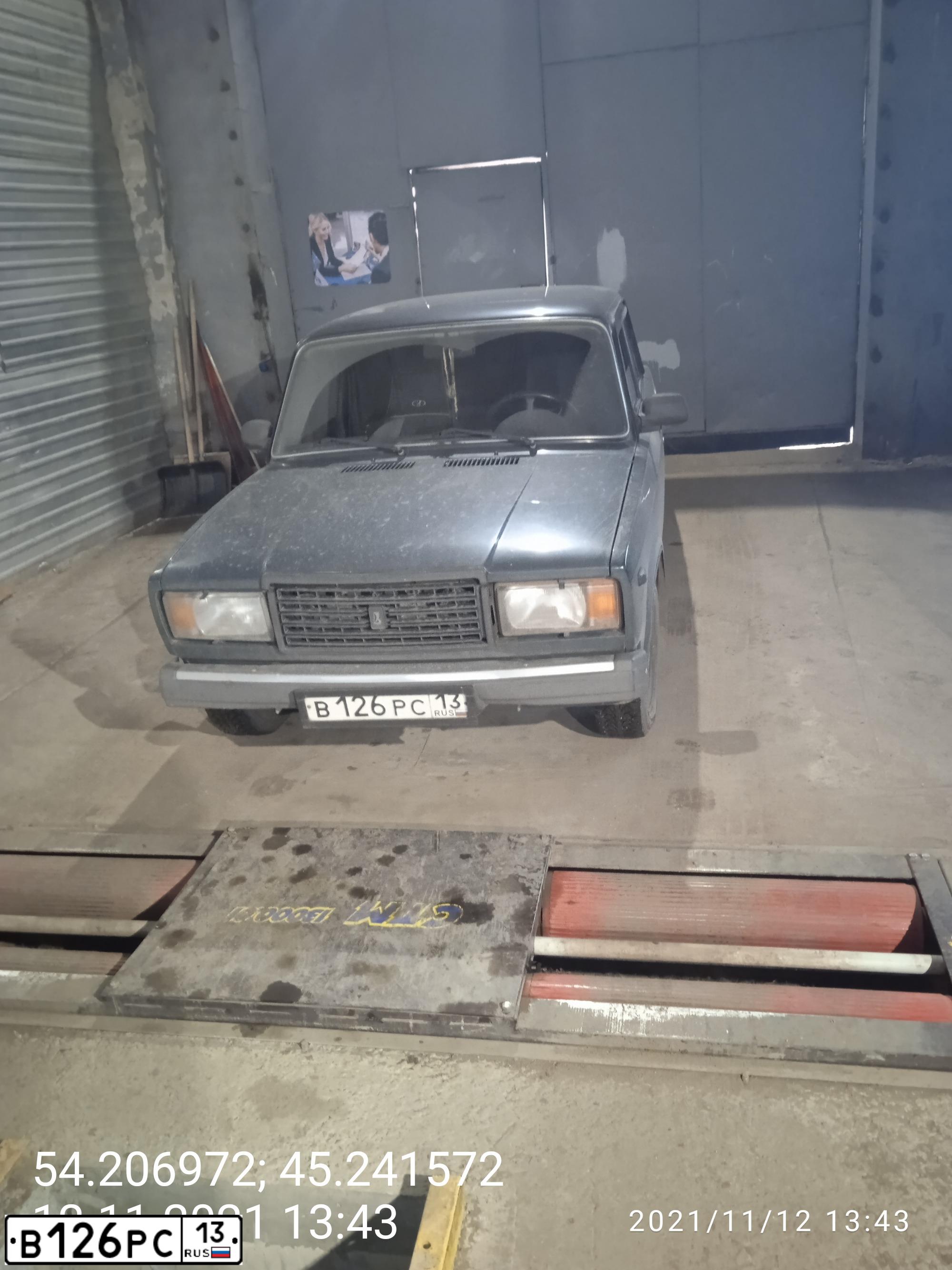 Фото автомобиля LADA 2107 LADA, 2007 — госномер В126РС13. Цвет: Темно-зеленый