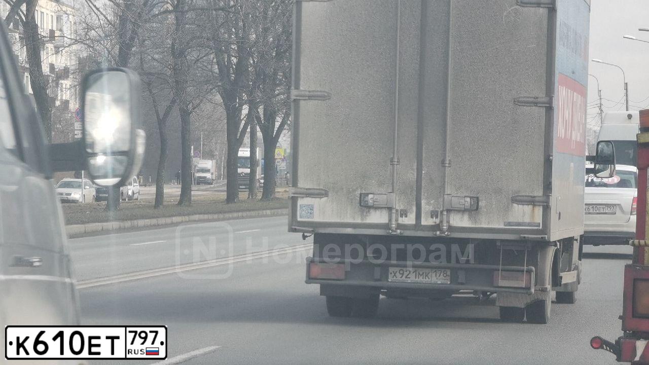 Фото автомобиля MERCEDES-BENZ E 200 4MATIC, 2021 — госномер Е158НР797. Цвет: Белый