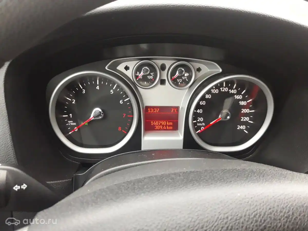 Фото автомобиля FORD FOCUS, 2010 — госномер Н586ОО37. Цвет: СЕРЕБРИСТЫЙ