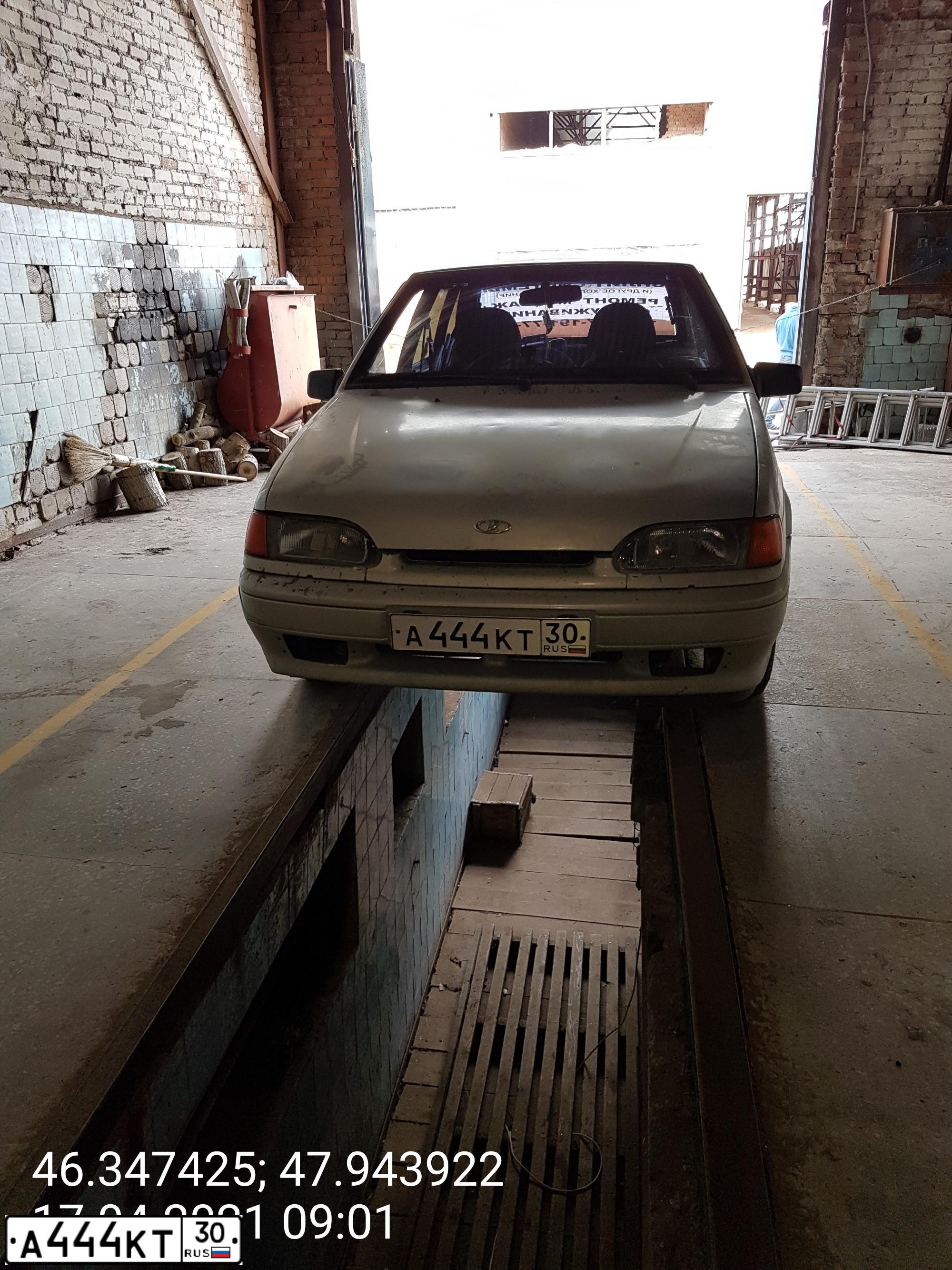 Фото автомобиля LADA 2114 SAMARA, 2004 — госномер О702УР30. Цвет: МОЛОЧНО-БЕЛЫЙ СЕРЕБРИСТЫЙ