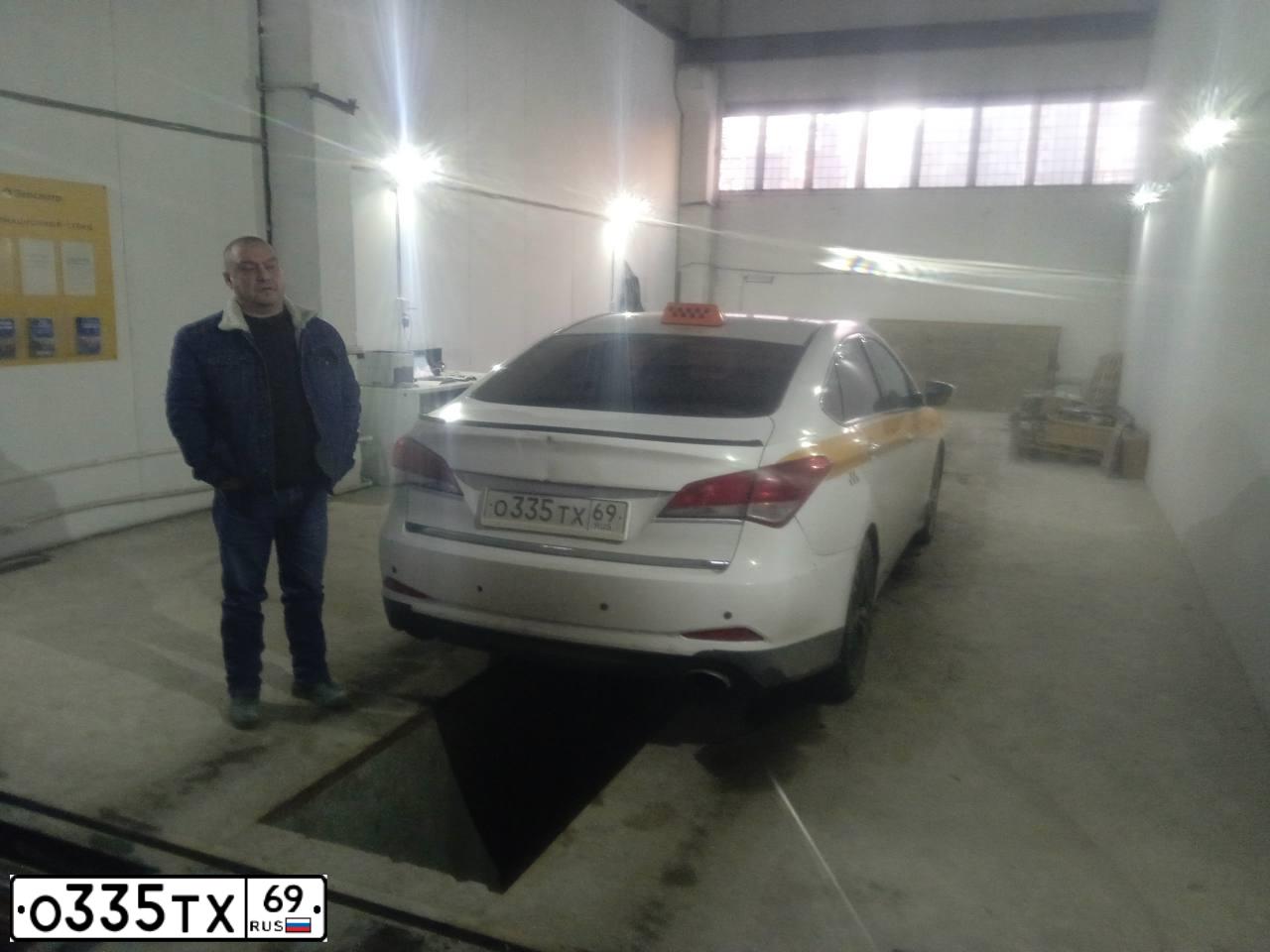 Фото автомобиля HYUNDAI I40, 2015 — госномер Е829НН138