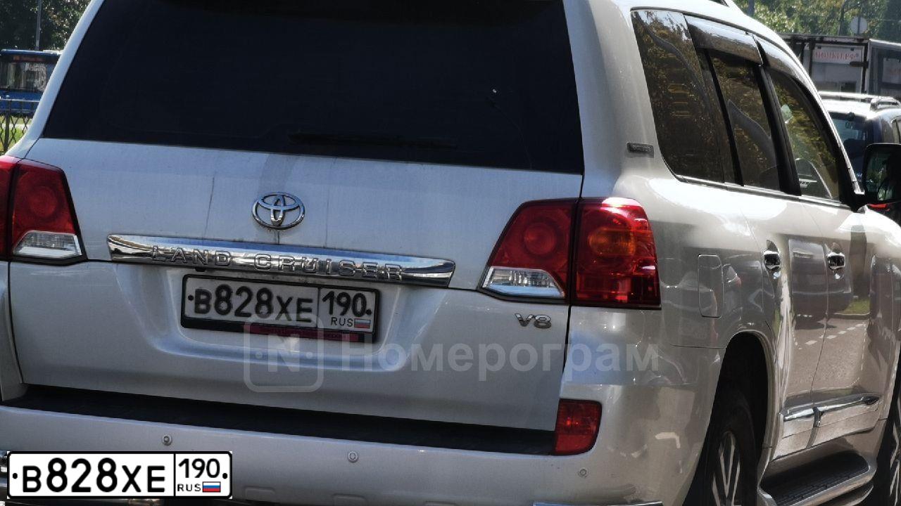 Фото автомобиля TOYOTA LANDCRUISER, 2010 — госномер А982ЕЕ750. Цвет: БЕЛЫЙ