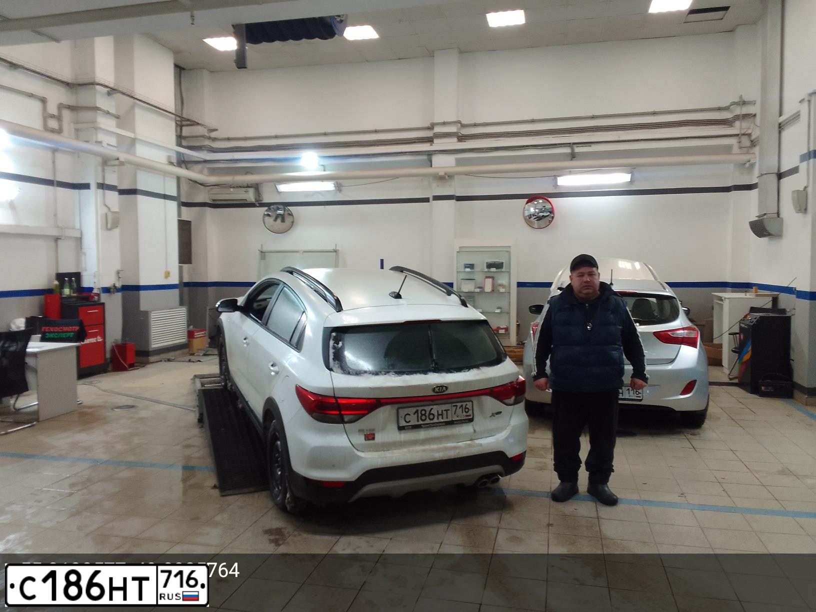 Фото автомобиля KIA RIO, 2018 — госномер С249МУ716. Цвет: БЕЛЫЙ