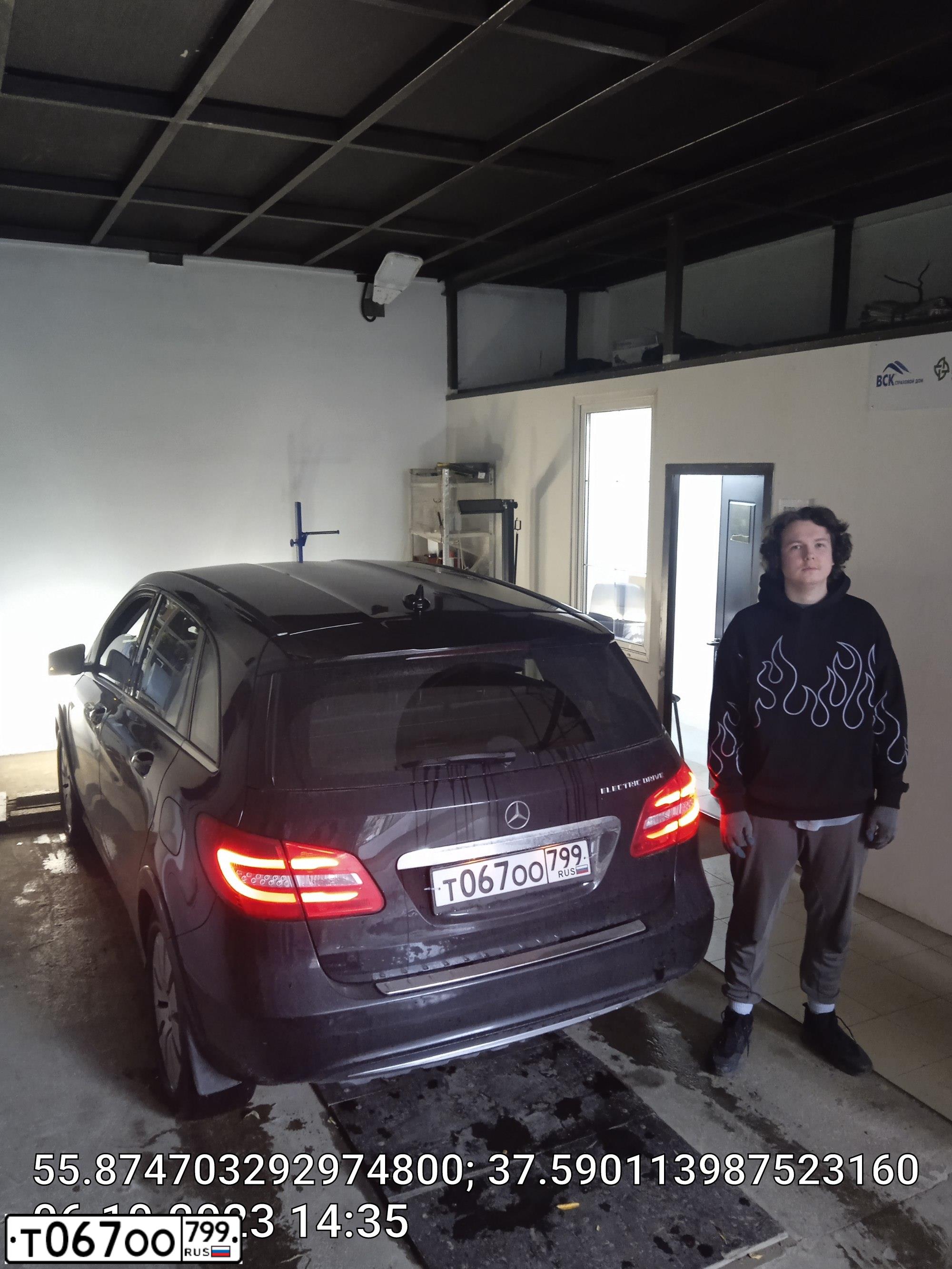 Фото автомобиля МЕРСЕДЕС-БЕНЦ B250E, 2014 — госномер Т067ОО799. Цвет: ЧЕРНЫЙ