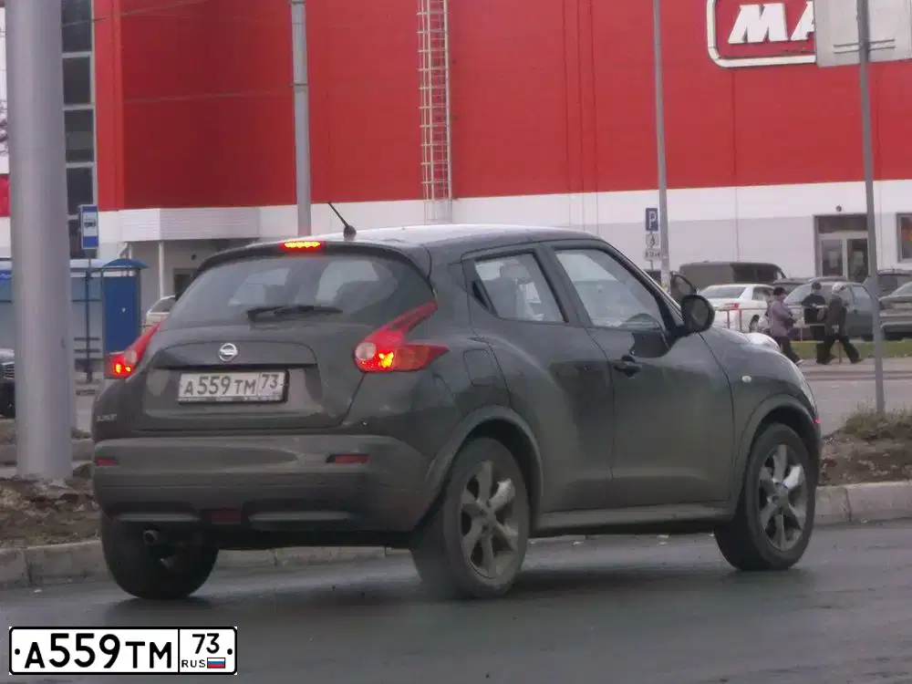 Фото автомобиля NISSAN JUKE, 2012 — госномер А559ТМ73. Цвет: КОРИЧНЕВЫЙ ТЕМНЫЙ
