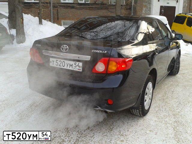 Фото автомобиля TOYOTA COROLLA, 2007 — госномер Т520УМ54. Цвет: ЧЕРНЫЙ