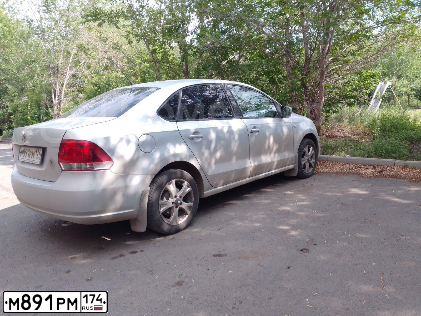 Фото автомобиля VOLKSWAGEN POLO, 2012 — госномер М891РМ174. Цвет: БЛЕДНО БЕЛЫЙ