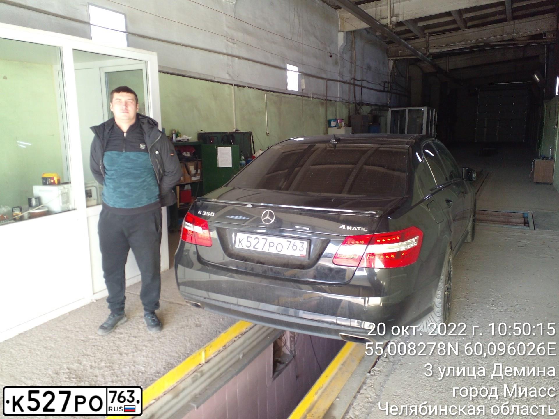 Фото автомобиля MERCEDES E-KLASSE, 2010 — госномер О306РР196. Цвет: ЧЕРНЫЙ