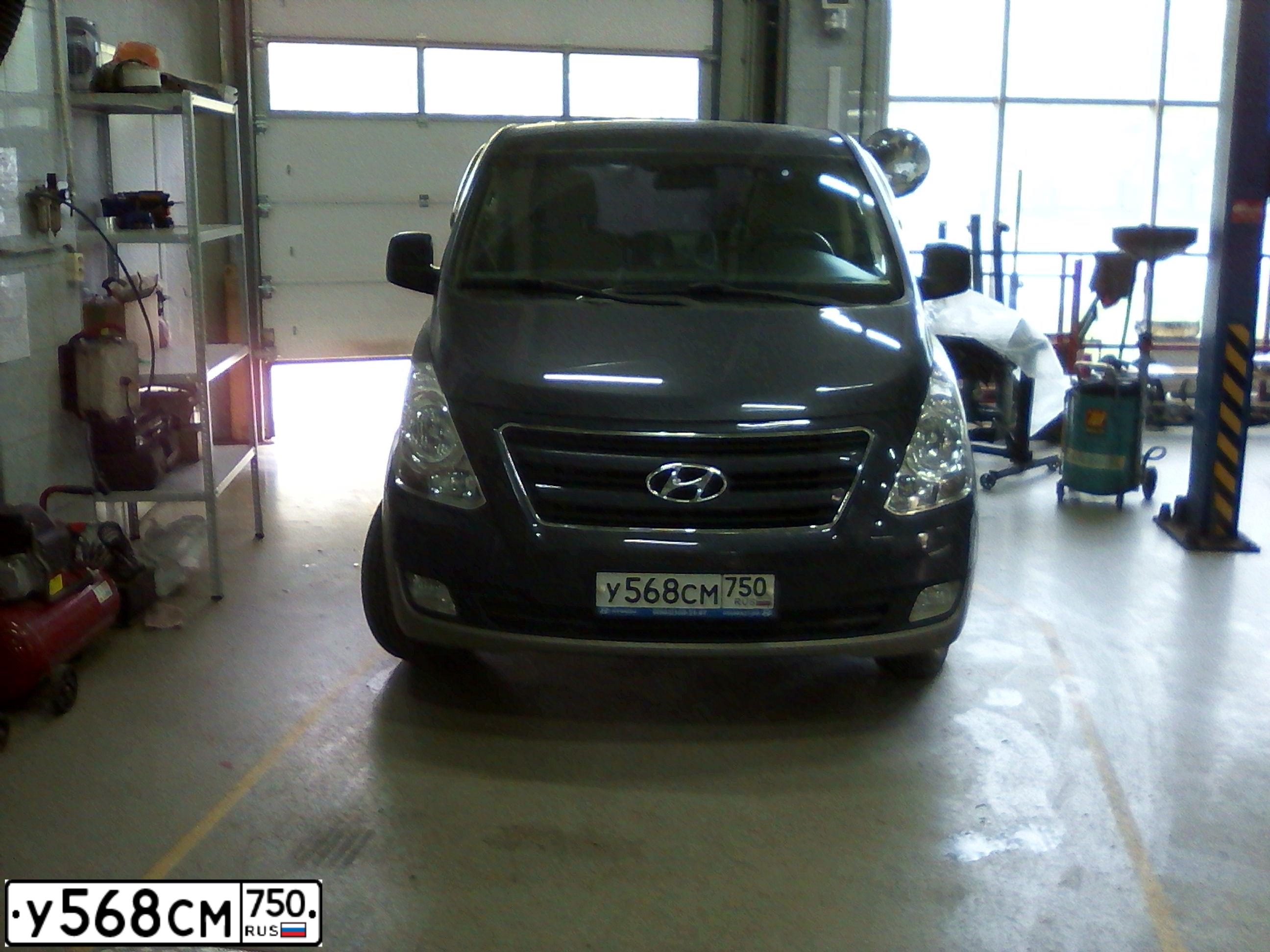 Фото автомобиля HYUNDAI GRAND STAREX, 2016 — госномер У568СМ750. Цвет: СИНИЙ СЕРЫЙ