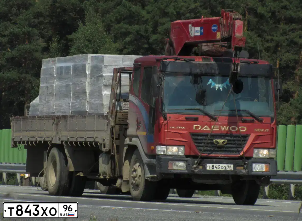 Фото автомобиля DAEWOO NOVUS, 2002 — госномер В893ОУ96. Цвет: БОРДОВЫЙ