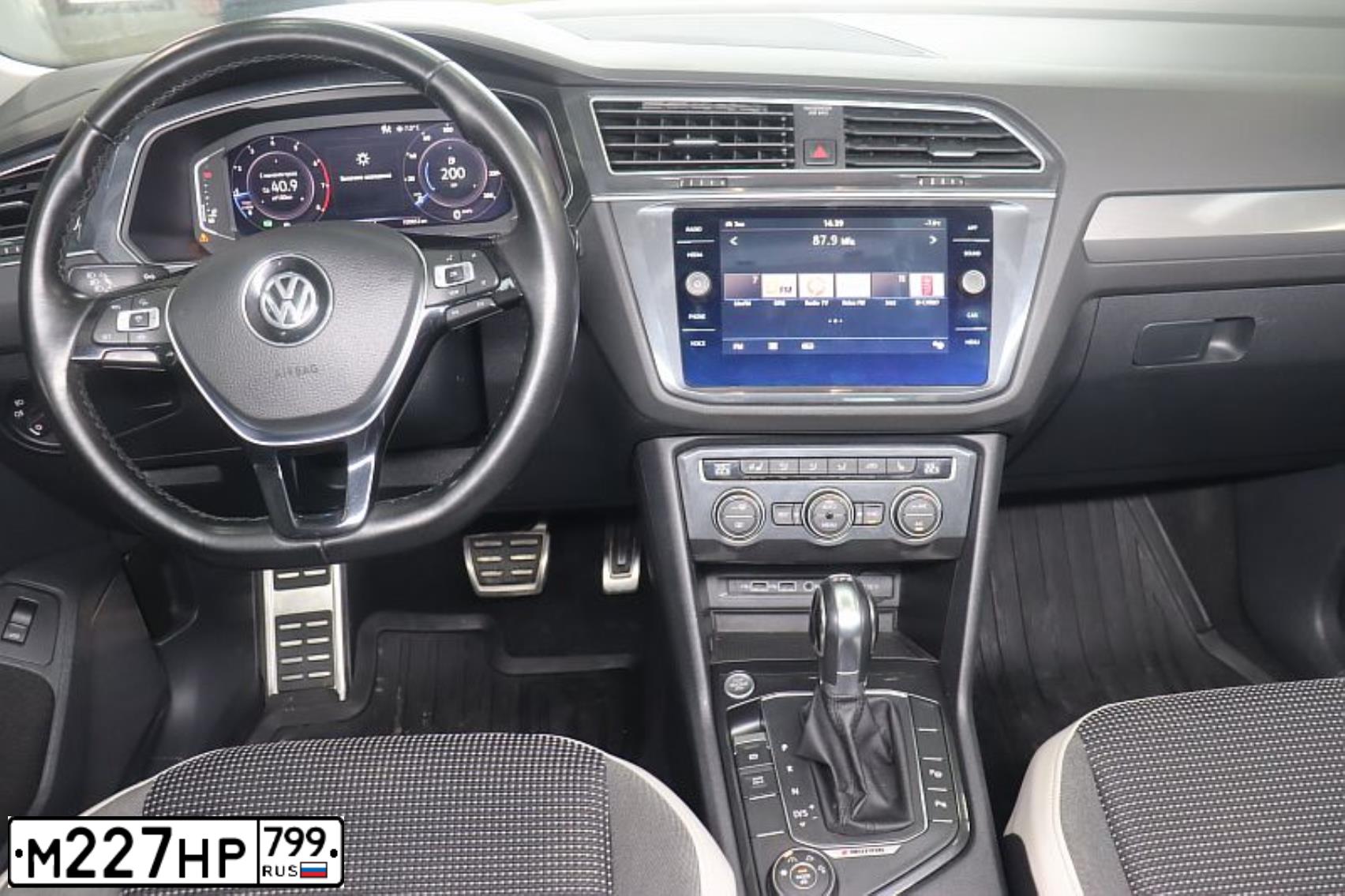 Фото автомобиля VOLKSWAGEN TIGUAN, 2019 — госномер А982ОТ790. Цвет: ЧЕРНЫЙ