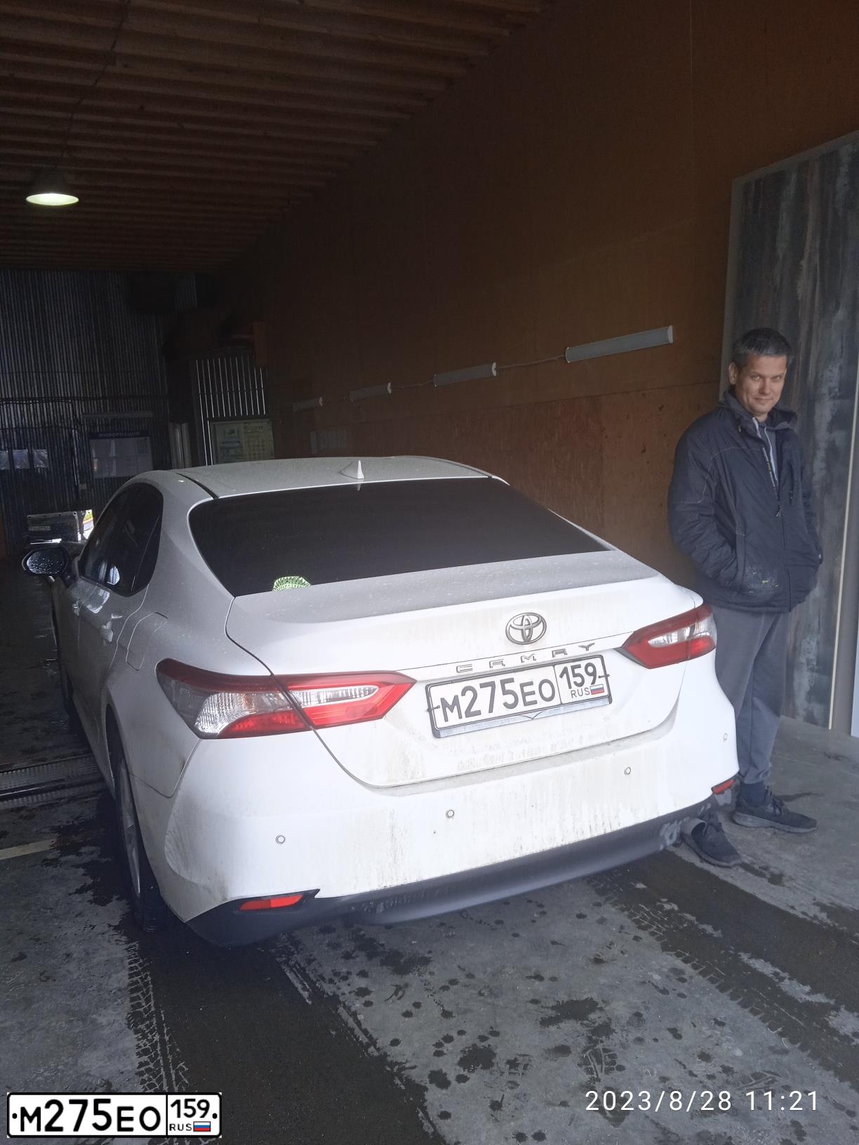 Фото автомобиля TOYOTA CAMRY, 2018 — госномер М275ЕО159. Цвет: БЕЛЫЙ