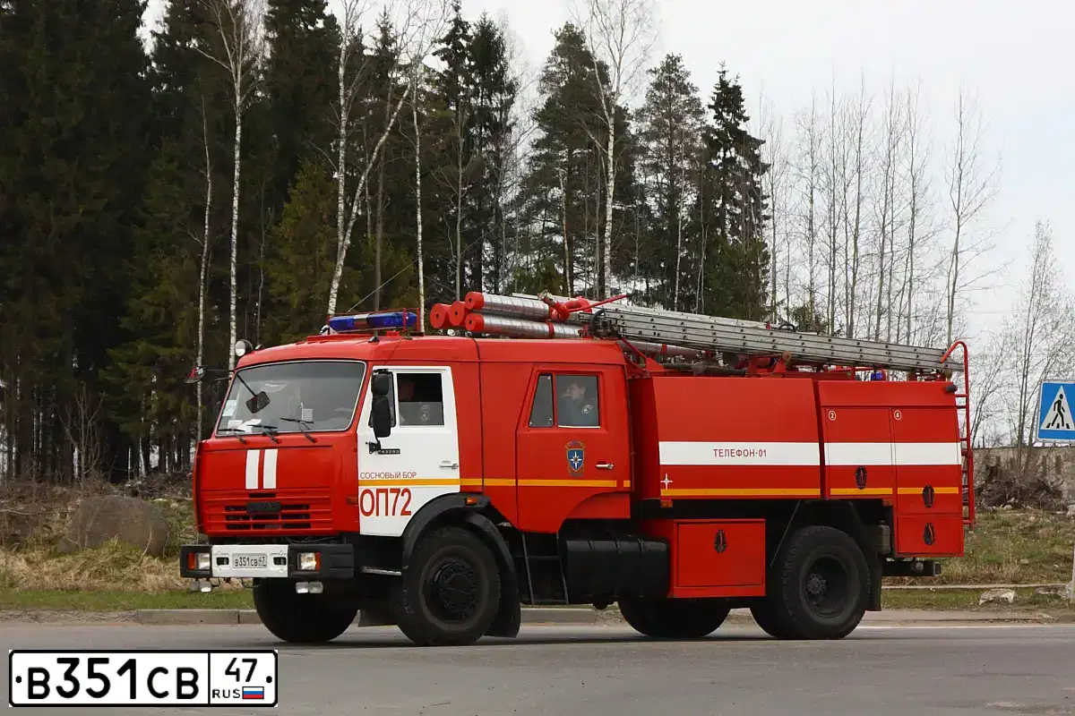 Фото автомобиля KAMAZ 43253 /4X2/, 2010 — госномер В351СВ47. Цвет: ЦВ СХ А6 ПО ГОСТ Р 50574-2019