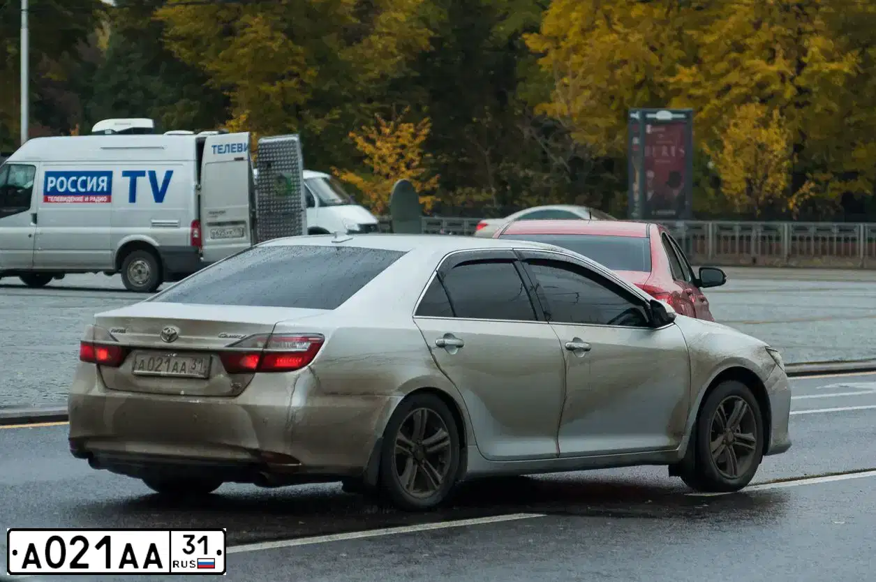 Фото автомобиля TOYOTA CAMRY, 2011 — госномер Т031ТТ31. Цвет: СЕРЕБРИСТЫЙ МЕТАЛЛИК