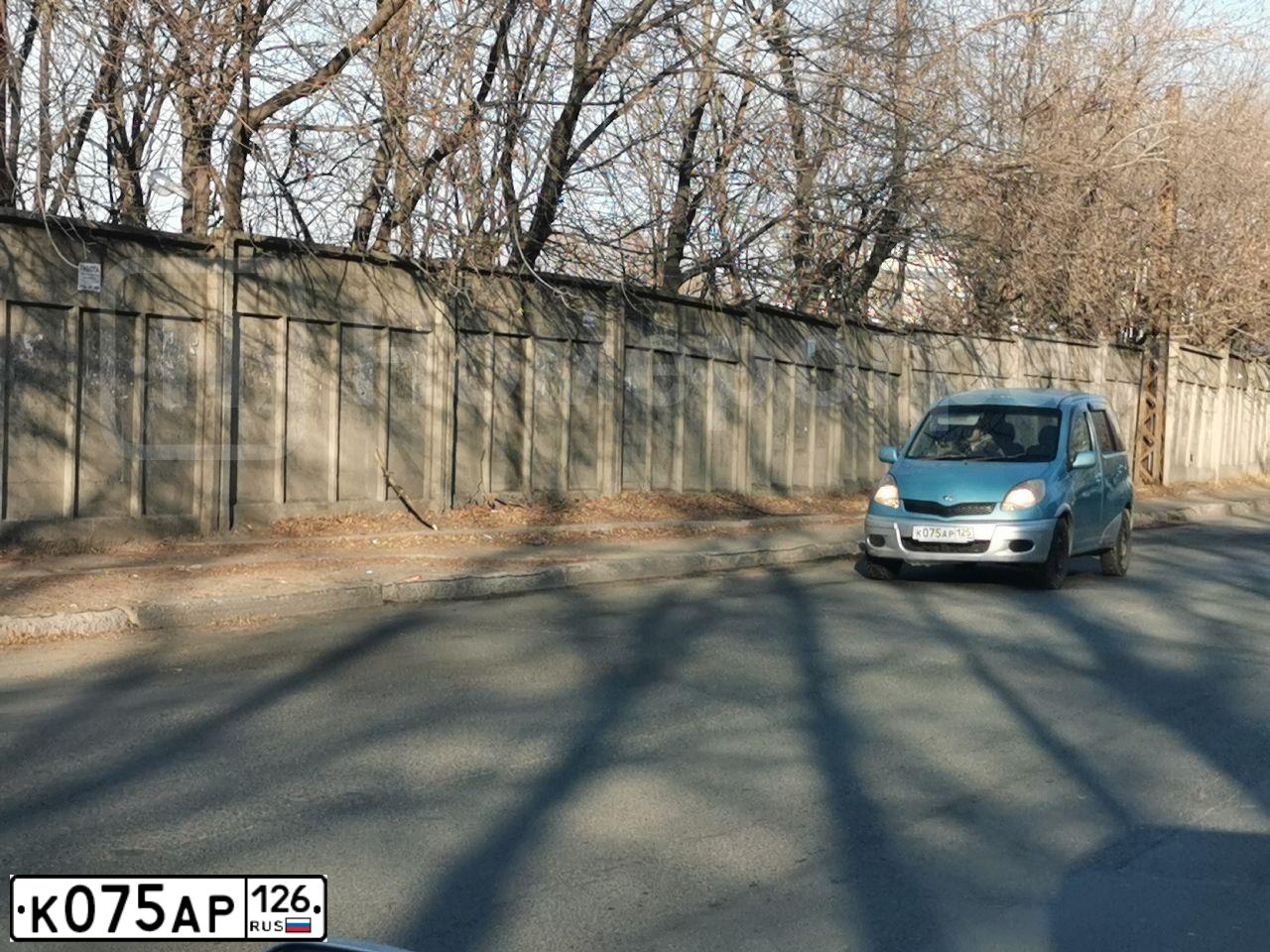 Фото автомобиля HYUNDAI SOLARIS, 2015 — госномер М006ЕТ26. Цвет: Коричневый