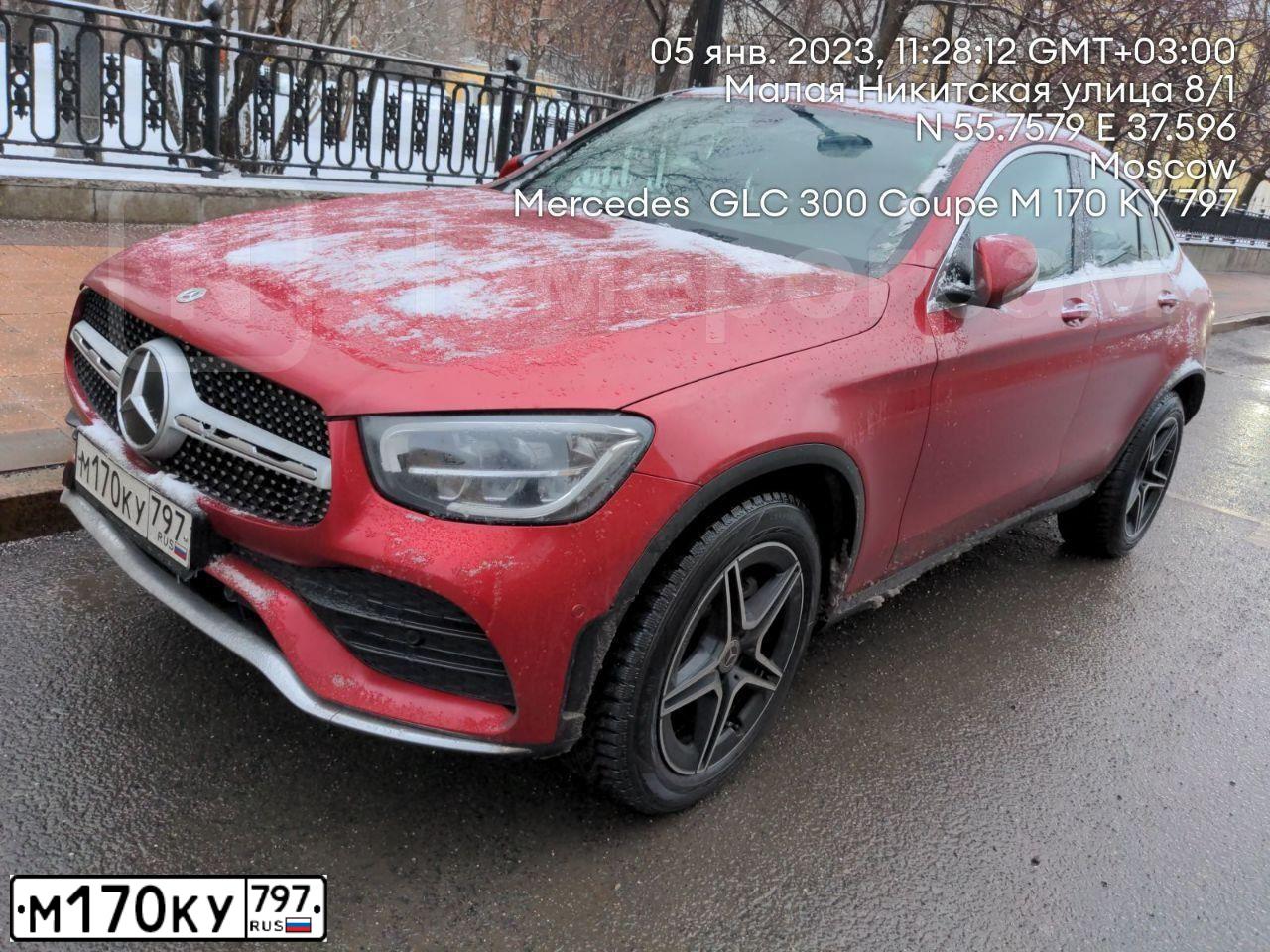 Фото автомобиля МЕРСЕДЕС-БЕНЦ GLC 300 4MATIC, 2021 — госномер М170КУ797. Цвет: Красный