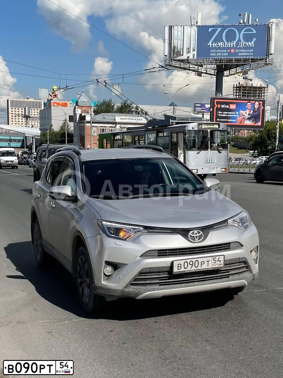 Фото автомобиля TOYOTA RAV4, 2017 — госномер В090РТ154. Цвет: СЕРЕБРИСТЫЙ МЕТАЛЛИК