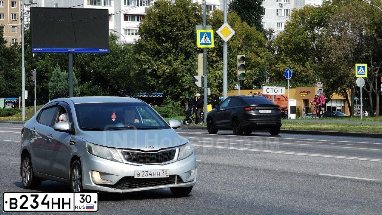 Фото автомобиля KIA RIO, 2014 — госномер В234НН30. Цвет: Серый