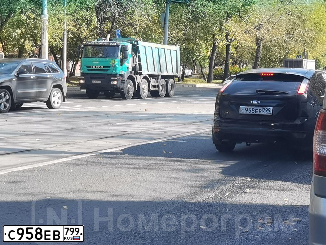 Фото автомобиля FORD FOCUS, 2008 — госномер М058ЕО50. Цвет: ЧЕРНЫЙ