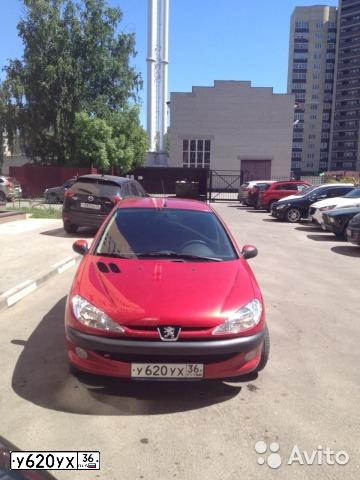 Фото автомобиля PEUGEOT 206, 2006 — госномер Е666ОЕ177. Цвет: Красный