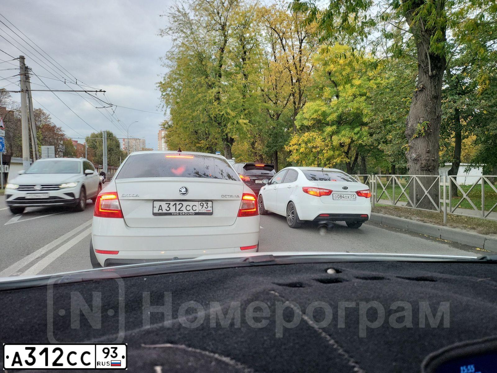 Фото автомобиля LADA 2172 PRIORA, 2010 — госномер А889УЕ123. Цвет: ТЕМНО-ВИШНЕВЫЙ