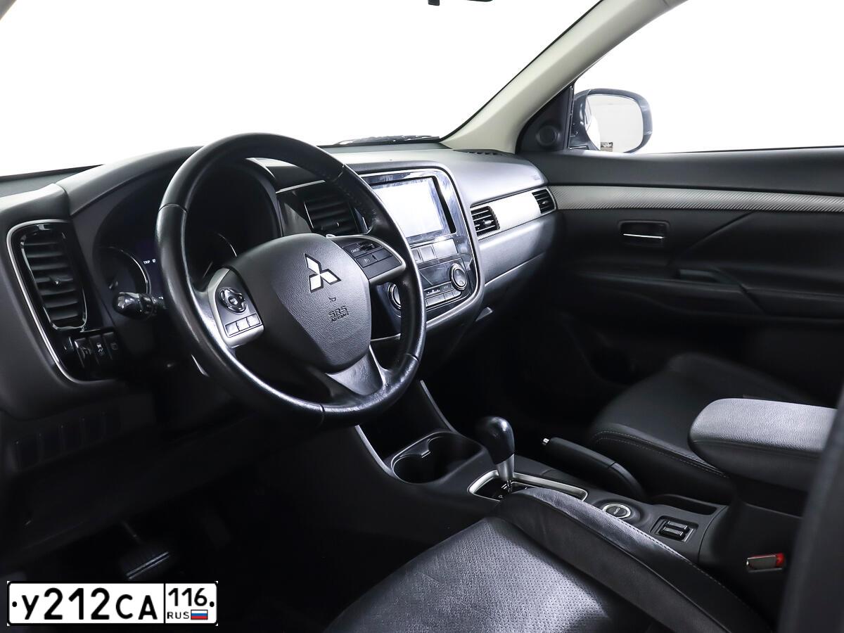 Фото автомобиля MITSUBISHI OUTLANDER, 2014 — госномер У270ЕР44. Цвет: Белый