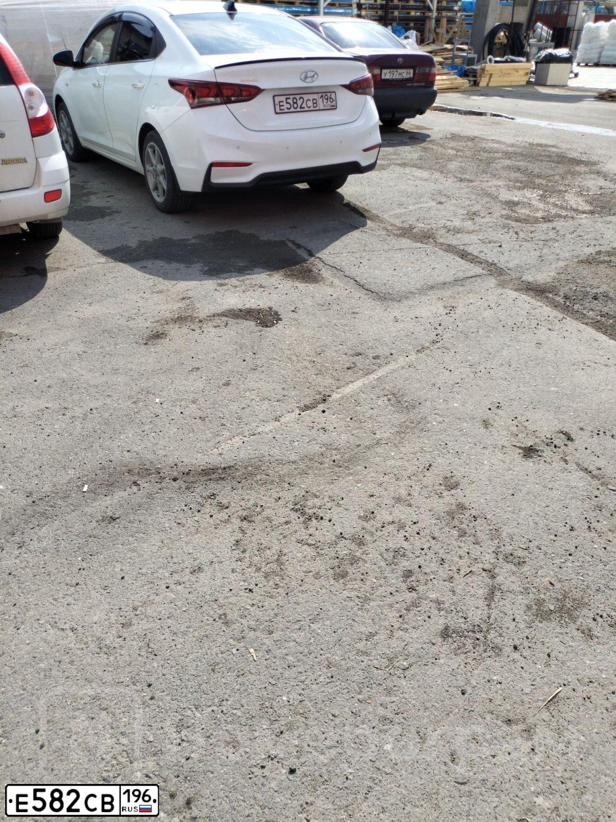 Фото автомобиля HYUNDAI SOLARIS, 2017 — госномер Е582СВ196. Цвет: БЕЛЫЙ