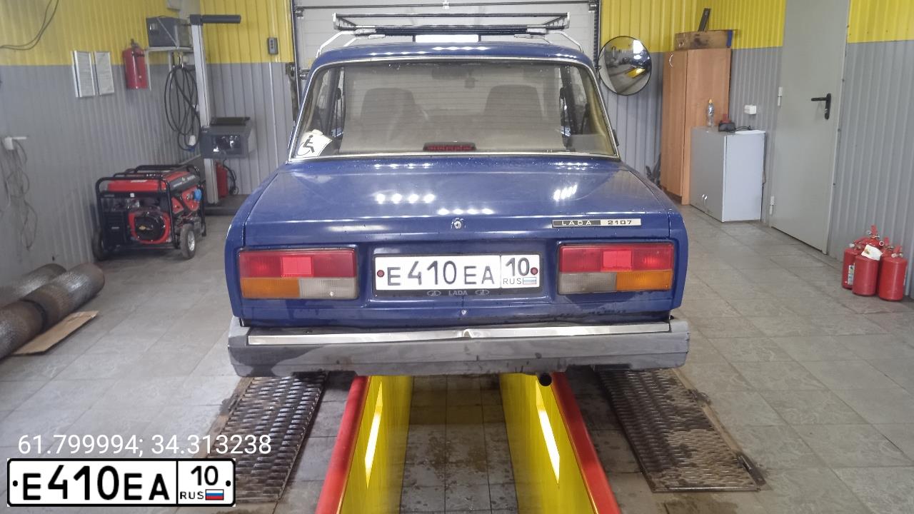 Фото автомобиля LADA 2107, 2005 — госномер Е410ЕА10. Цвет: синий