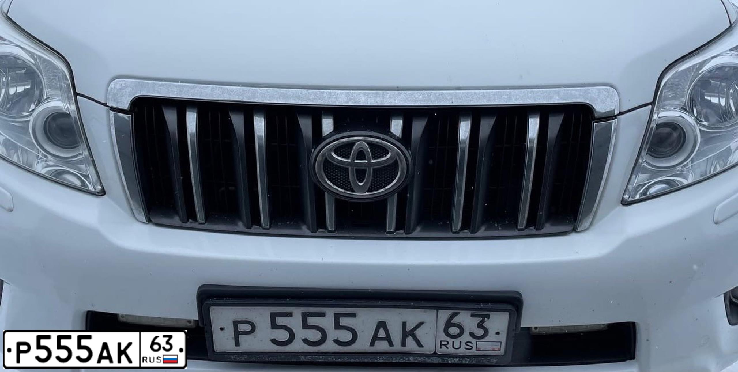 Фото автомобиля TOYOTA LANDCRUISER, 2010 — госномер Р555АК63. Цвет: БЕЛЫЙ