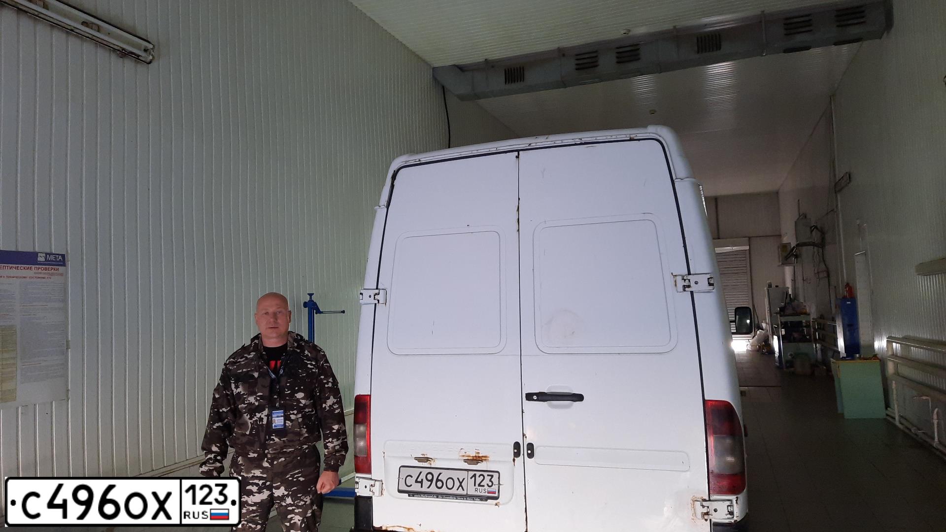 Фото автомобиля MERCEDES SPRINTER, 1995 — госномер М478КВ193. Цвет: Белый