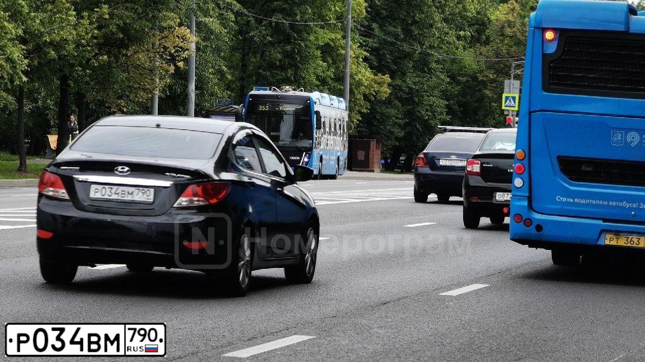 Фото автомобиля HYUNDAI SOLARIS, 2013 — госномер Р034ВМ790. Цвет: ЧЕРНЫЙ