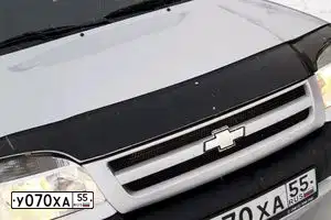 Фото автомобиля CHEVROLET NIVA, 2004 — госномер У070ХА55. Цвет: Светло-Серебристый металлик