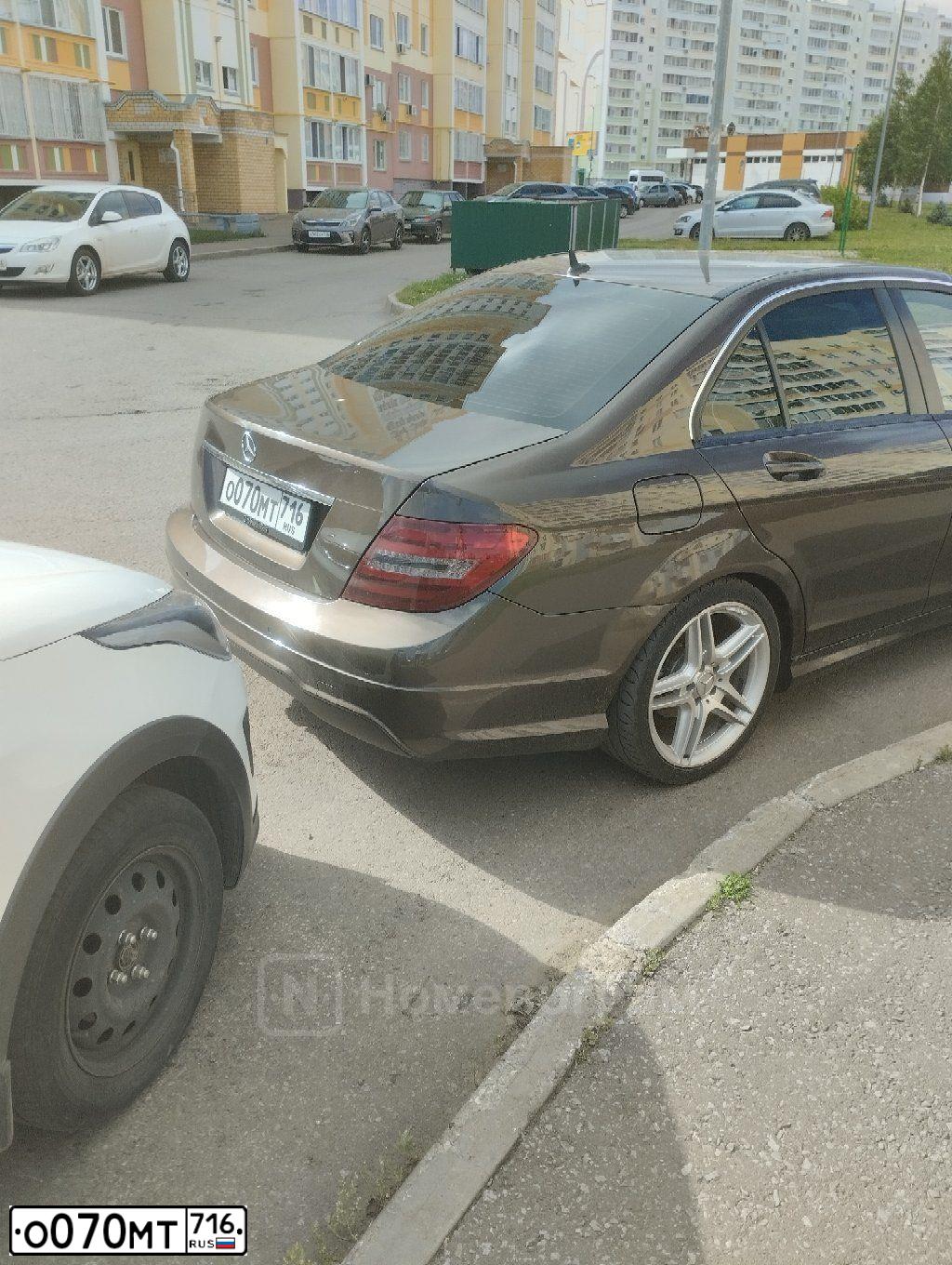 Фото автомобиля AUDI A4, 2018 — госномер М604РТ21. Цвет: Серый