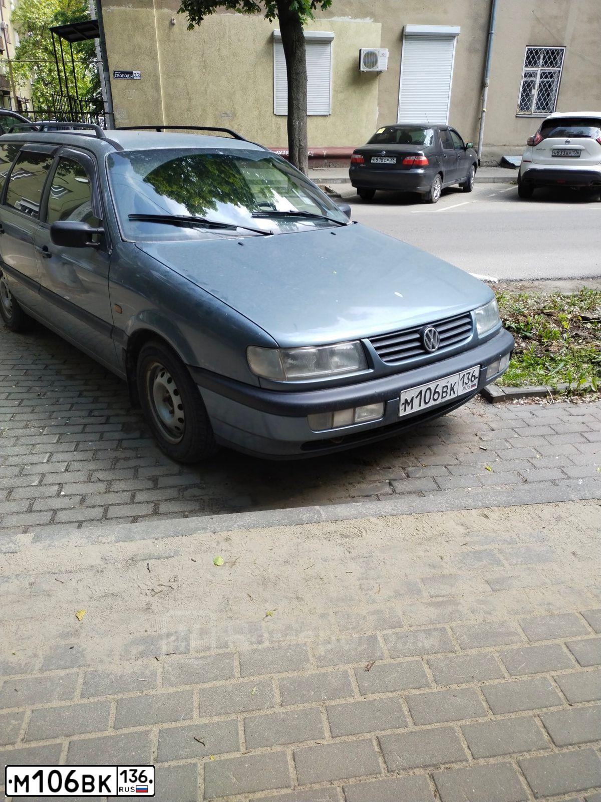 Фото автомобиля VOLKSWAGEN PASSAT, 1996 — госномер М106ВК136. Цвет: СЕРЫЙ