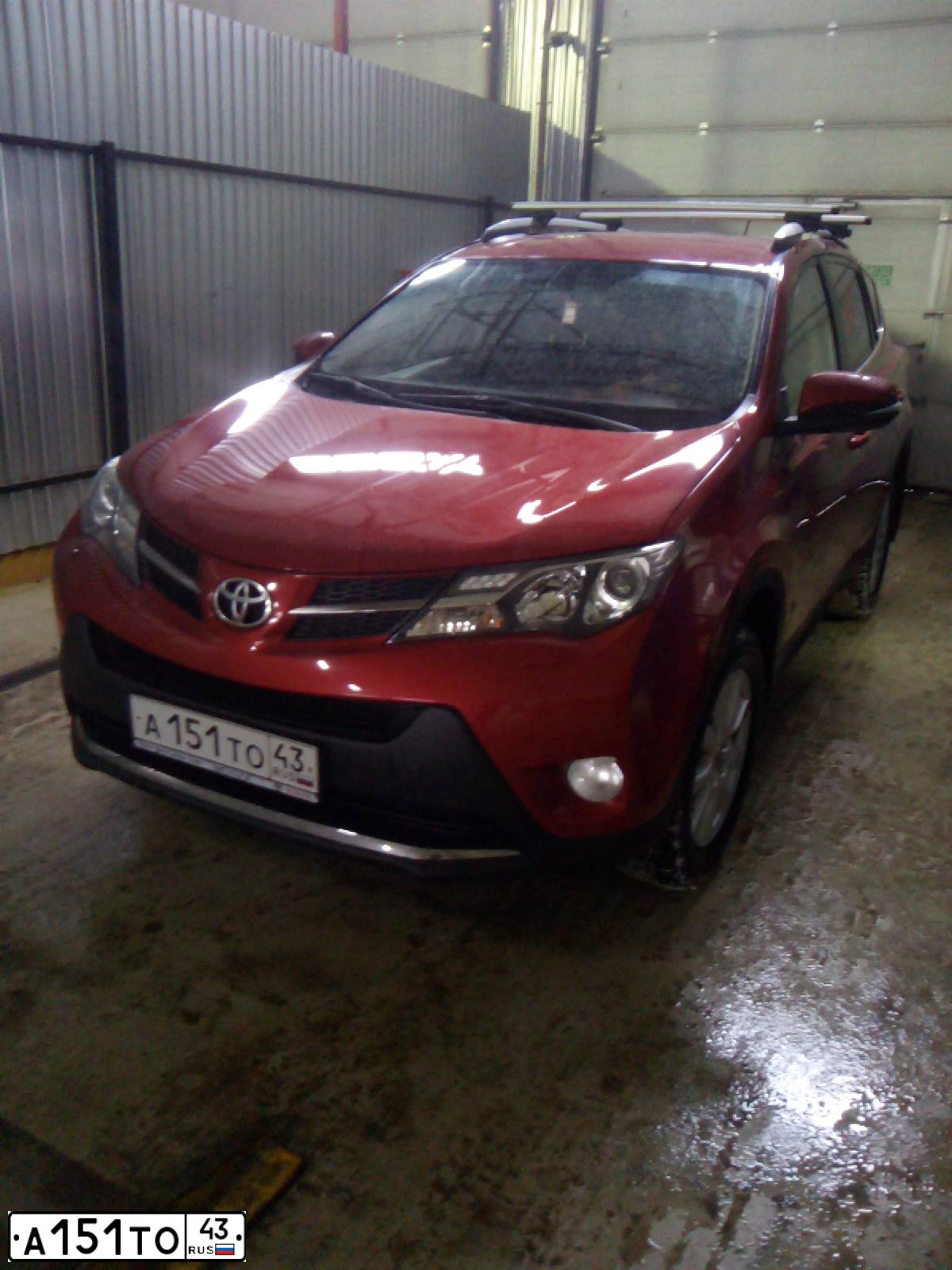 Фото автомобиля TOYOTA RAV4, 2014 — госномер А151ТО43. Цвет: Красный
