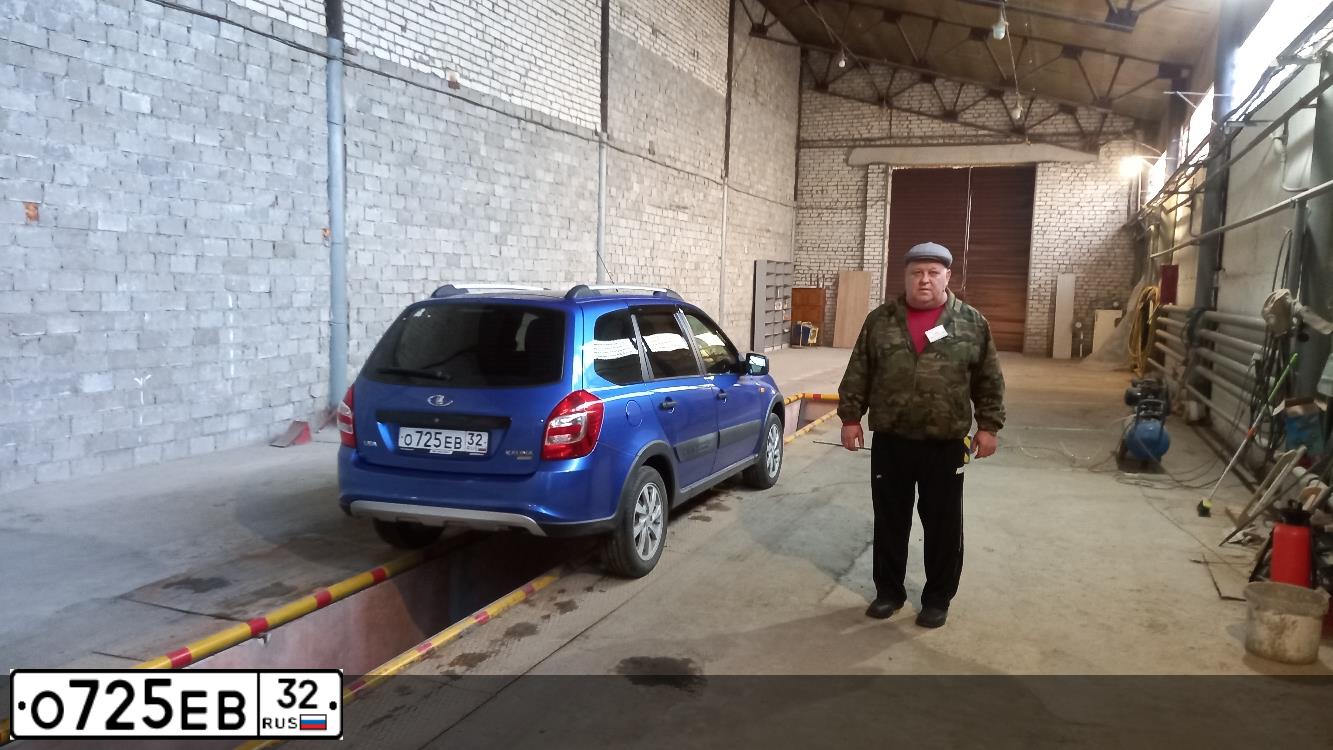 Фото автомобиля LADA 2194 KALINA, 2016 — госномер Н717ТВ32. Цвет: ЯРКО-СИНИЙ