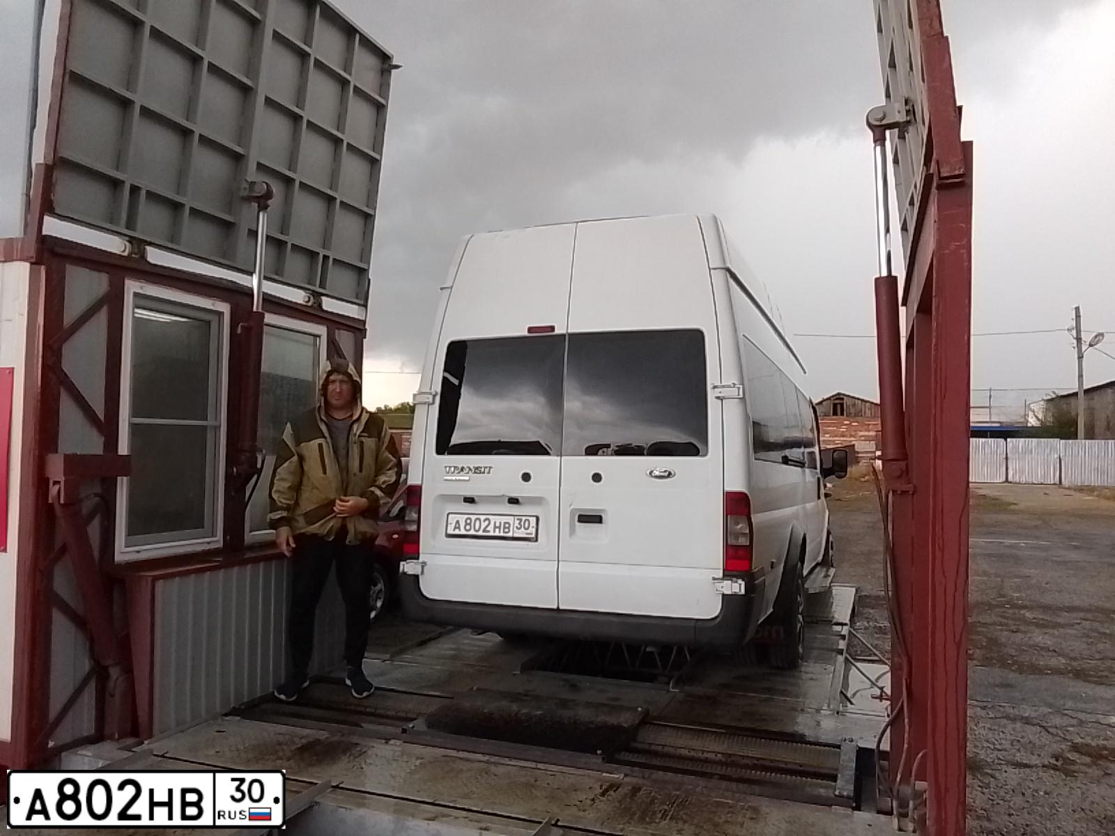 Фото автомобиля FORD TRANSIT, 2012 — госномер А802НВ30. Цвет: Белый